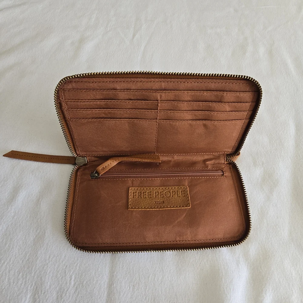 Free People Vegan Leather Zip Around Wallet Cognac Brown Wristlet NWT - Picture 13 of 13